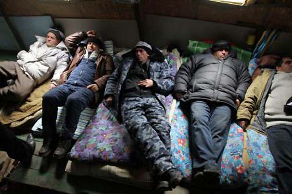 В Свердловской области протестующих рабочих грозятся наказать за шествие к губернатору