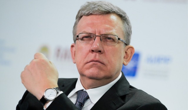 Правительство намерено резко сократить количество чиновников в стране