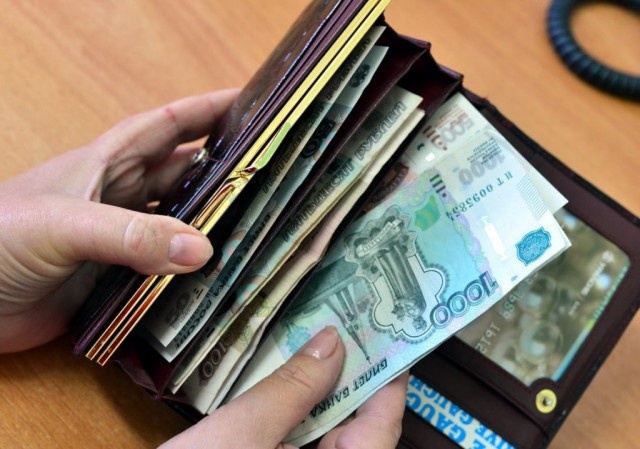 В Оренбуржье сравнялись зарплаты учителей и технического персонала