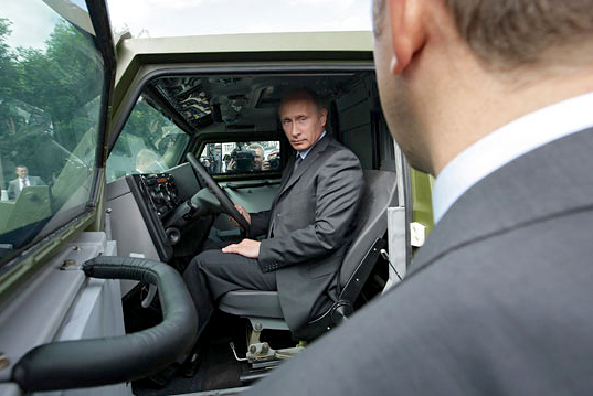 Путин поторопил правительство с отменой транспортного налога на «большегрузы»