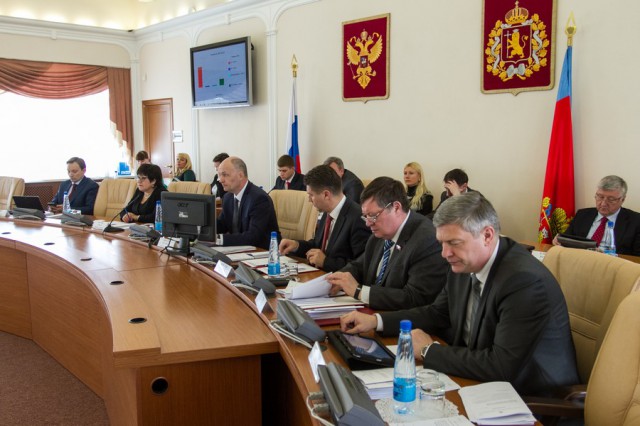 Во Владимире зарплаты чиновников ужмут еще на 10 процентов