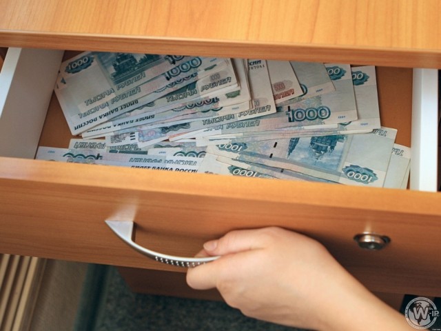 Главбух МУПа самовольно повысила себе зарплату