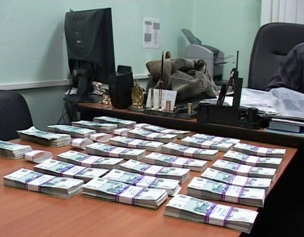 Обворовала коллег-полицейских