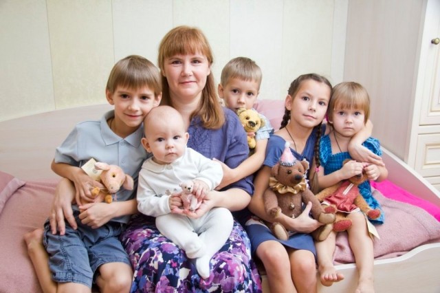 Женщины смогут зарабатывать стаж за воспитание детей?