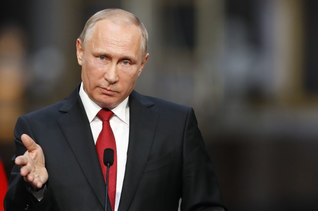 Россиский президент побывал на предприятии легкой промышленности "Русская кожа"