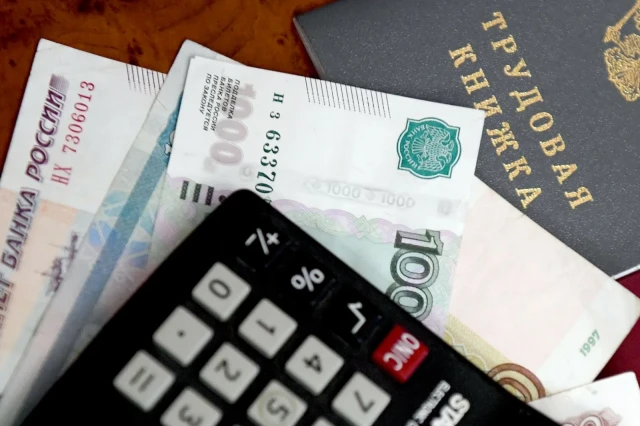 Профессор Зубец рассказал, какую зарплату хотят получать россияне в 2024 году